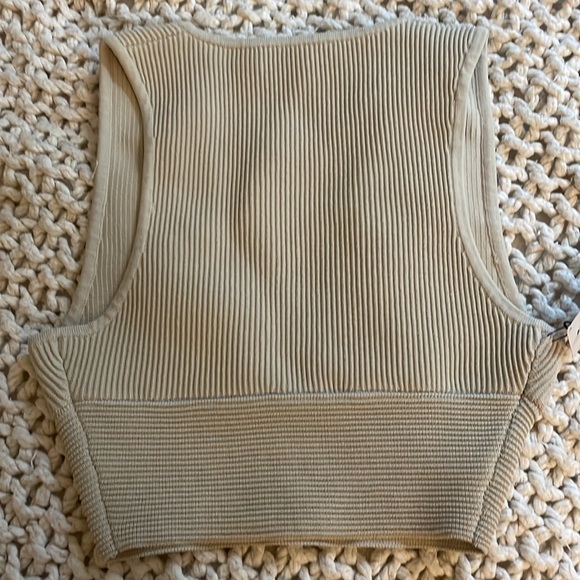 NWT Aritzia Sculpt Knit Deep V Top Size XS - Picture 2 of 3